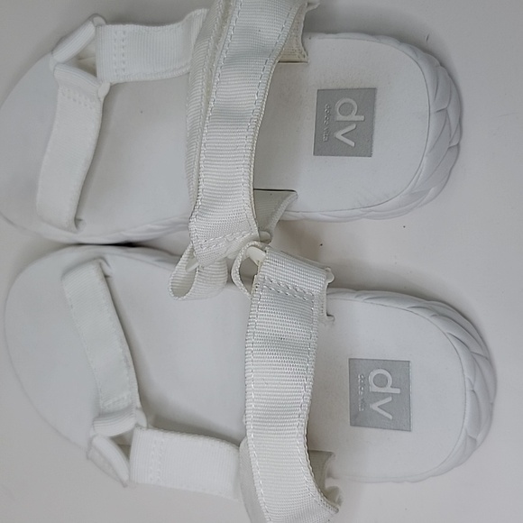 DOLCE VITA NWT ZAIDEY WHITE SANDALS GIRLS SZ 4 - Picture 2 of 6